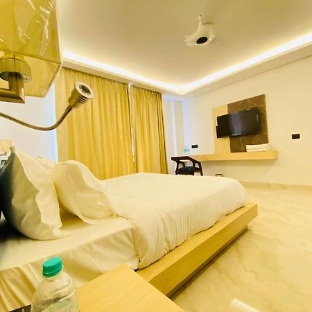 Hotel Holiday Grand Greater Noida Extérieur photo