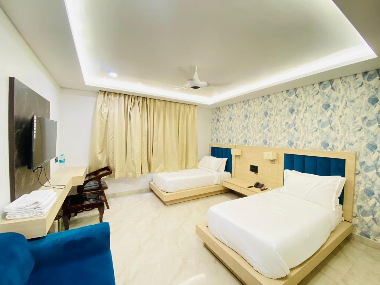Hotel Holiday Grand Greater Noida Extérieur photo