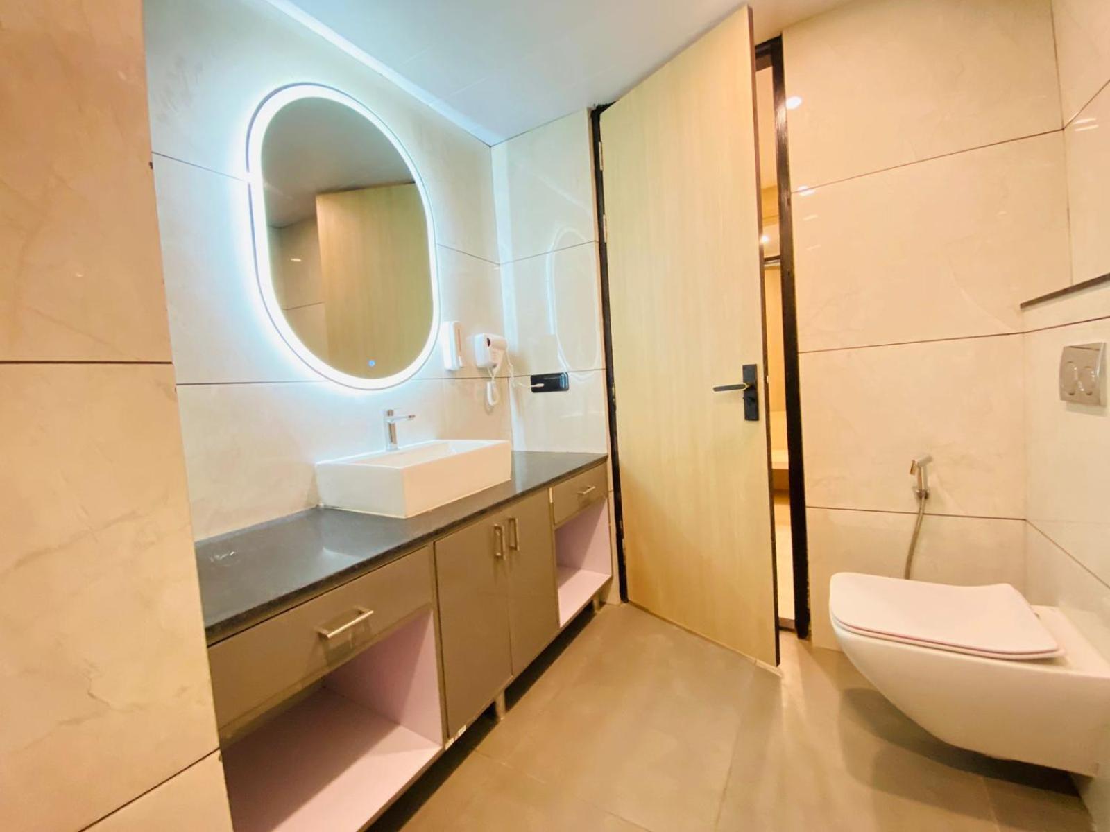 Hotel Holiday Grand Greater Noida Extérieur photo