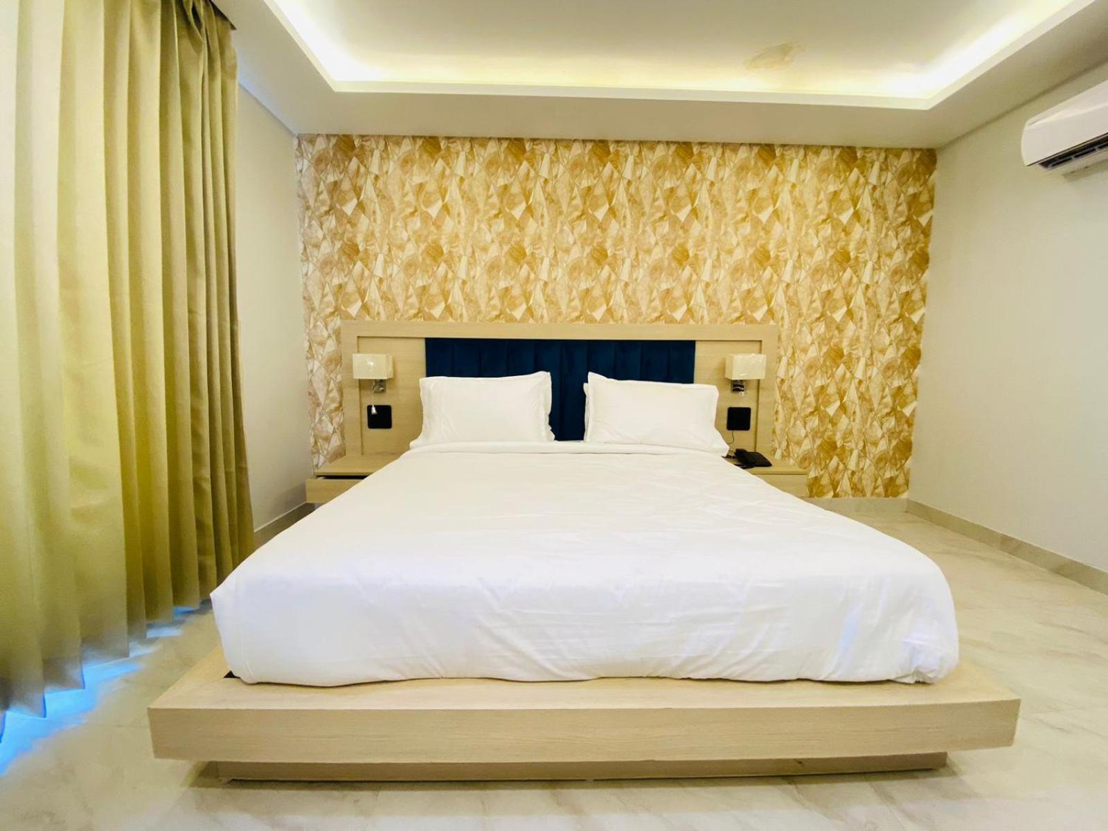 Hotel Holiday Grand Greater Noida Extérieur photo