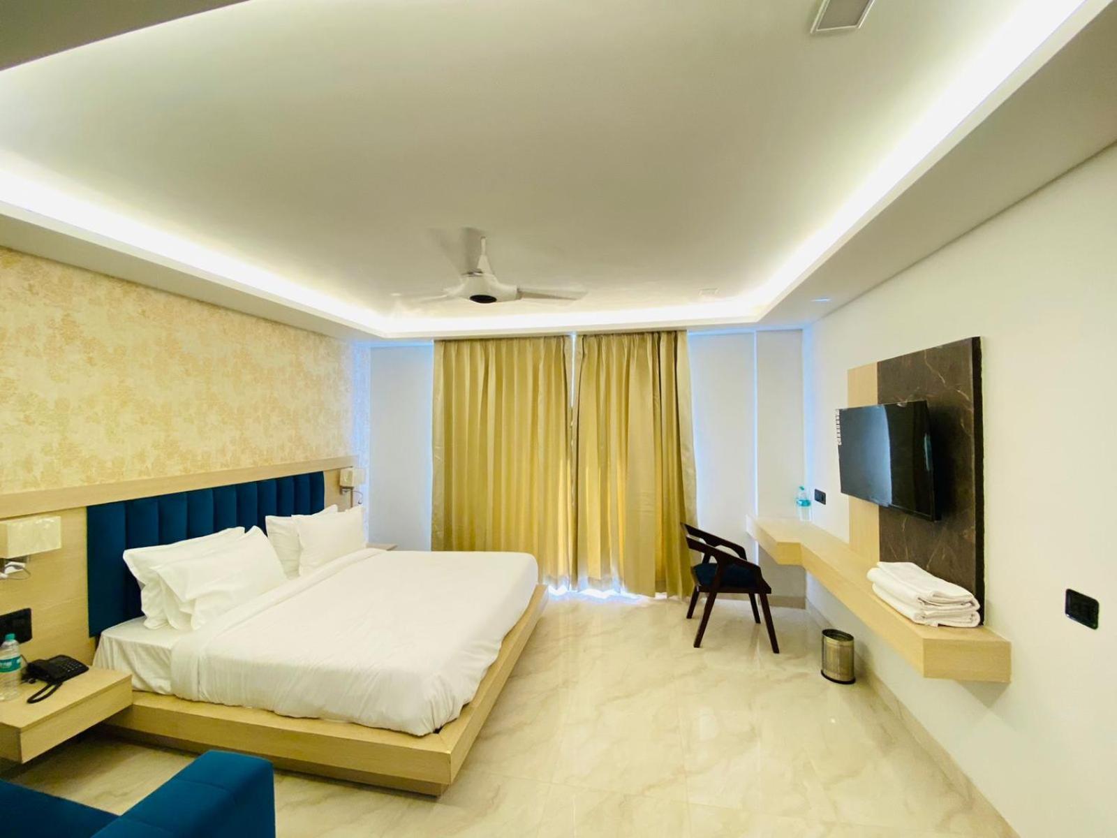 Hotel Holiday Grand Greater Noida Extérieur photo