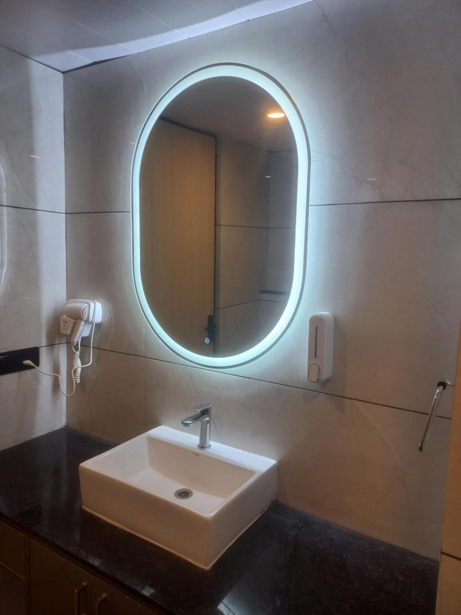 Hotel Holiday Grand Greater Noida Extérieur photo